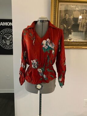 1960s Vintage Red Floral V-Neck Blouse with Peplum